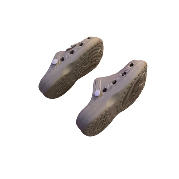 2 for 1 BOGO Sale: Girls Tan / Flowers & Disney Princess LIGHT UP Clogs / Crocs - Picture 5 of 10